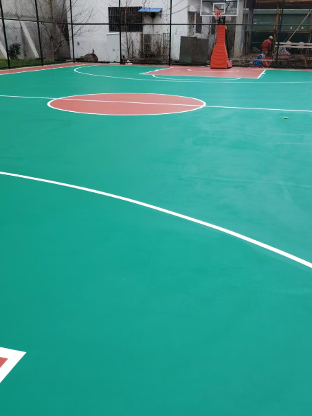 龙亭 球场长期使用易出现地面开裂